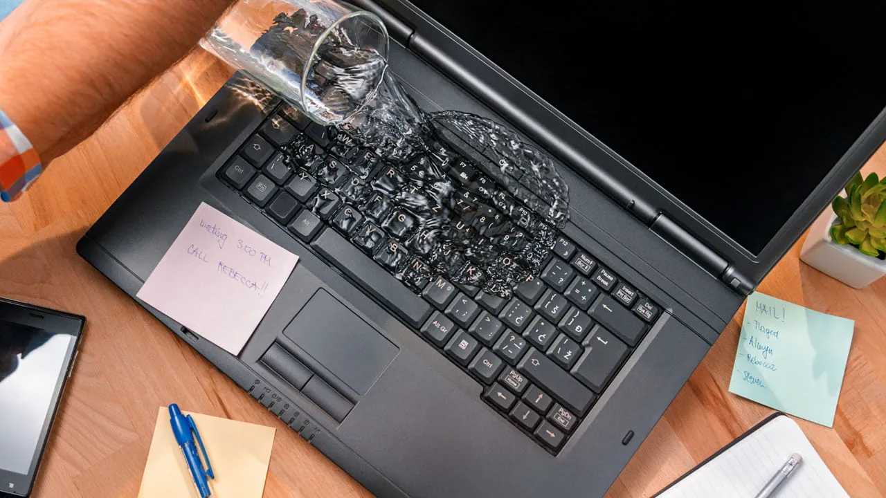 Laptop Sıvı Teması Onarımı | Bilgisayara Su Döküldü