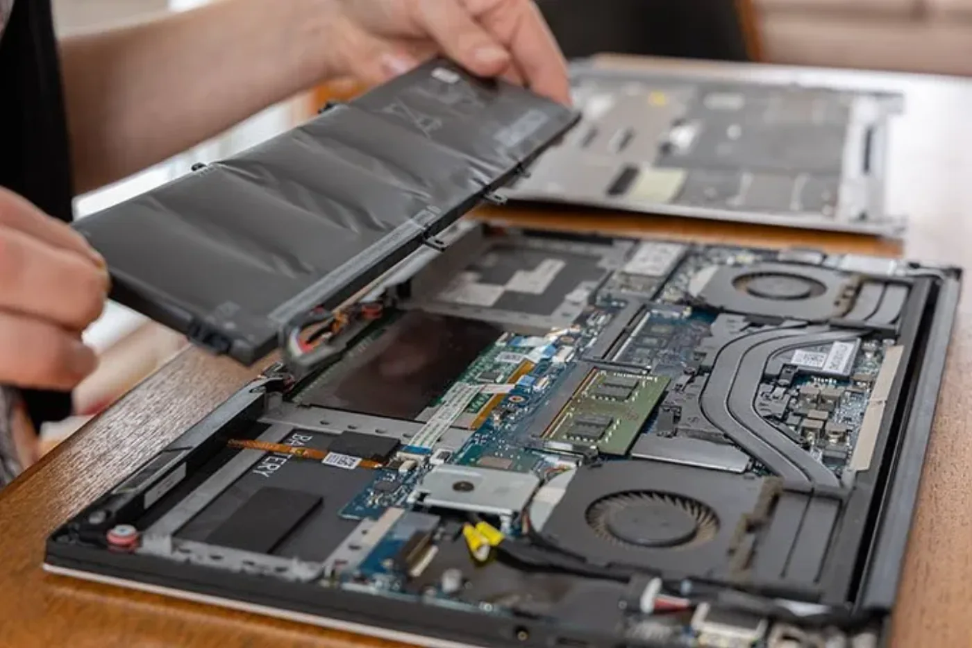 HP EliteBook Batarya Değişimi