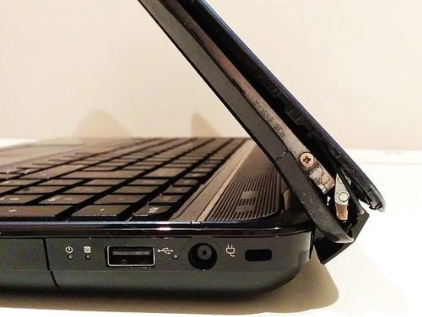 HP ProBook Laptop Menteşe Tamiri, kasa güçlendirme Mx Store İstanbul