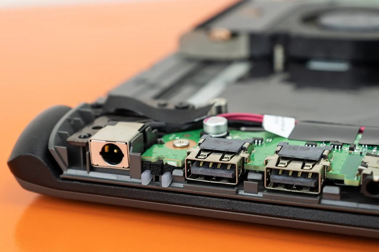 Laptop Şarj Soketi Tamiri — Mx Store İstanbul