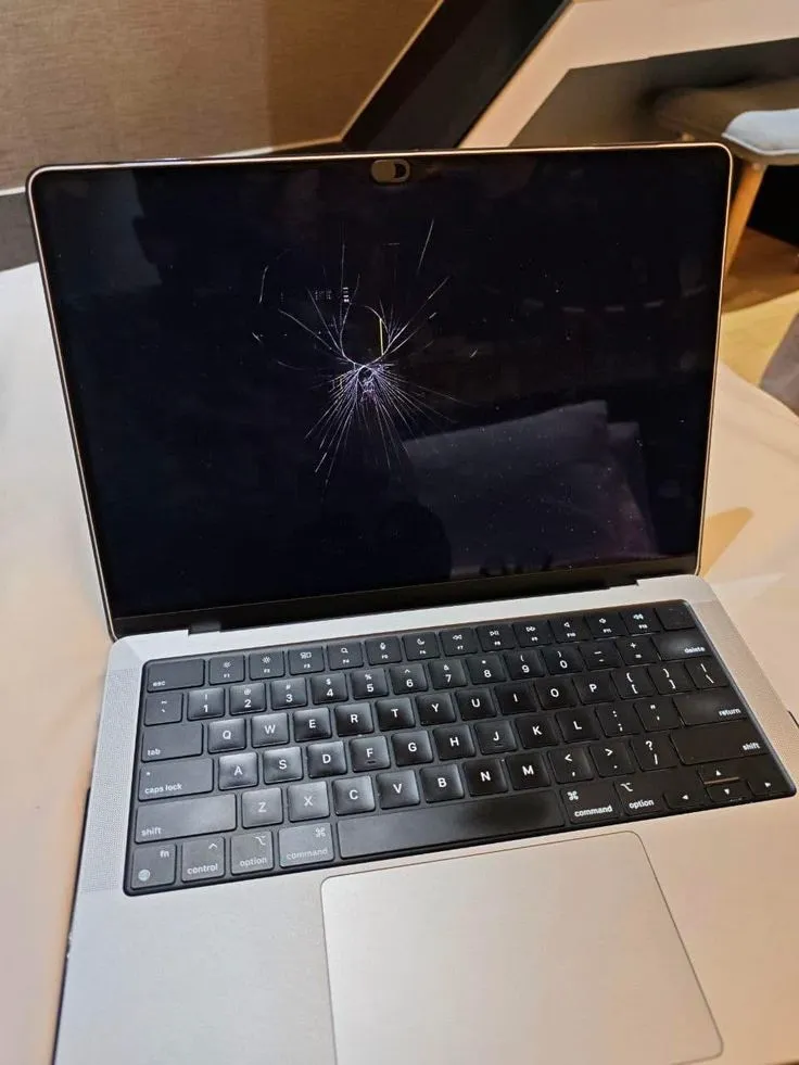 MacBook Ekran Değişimi