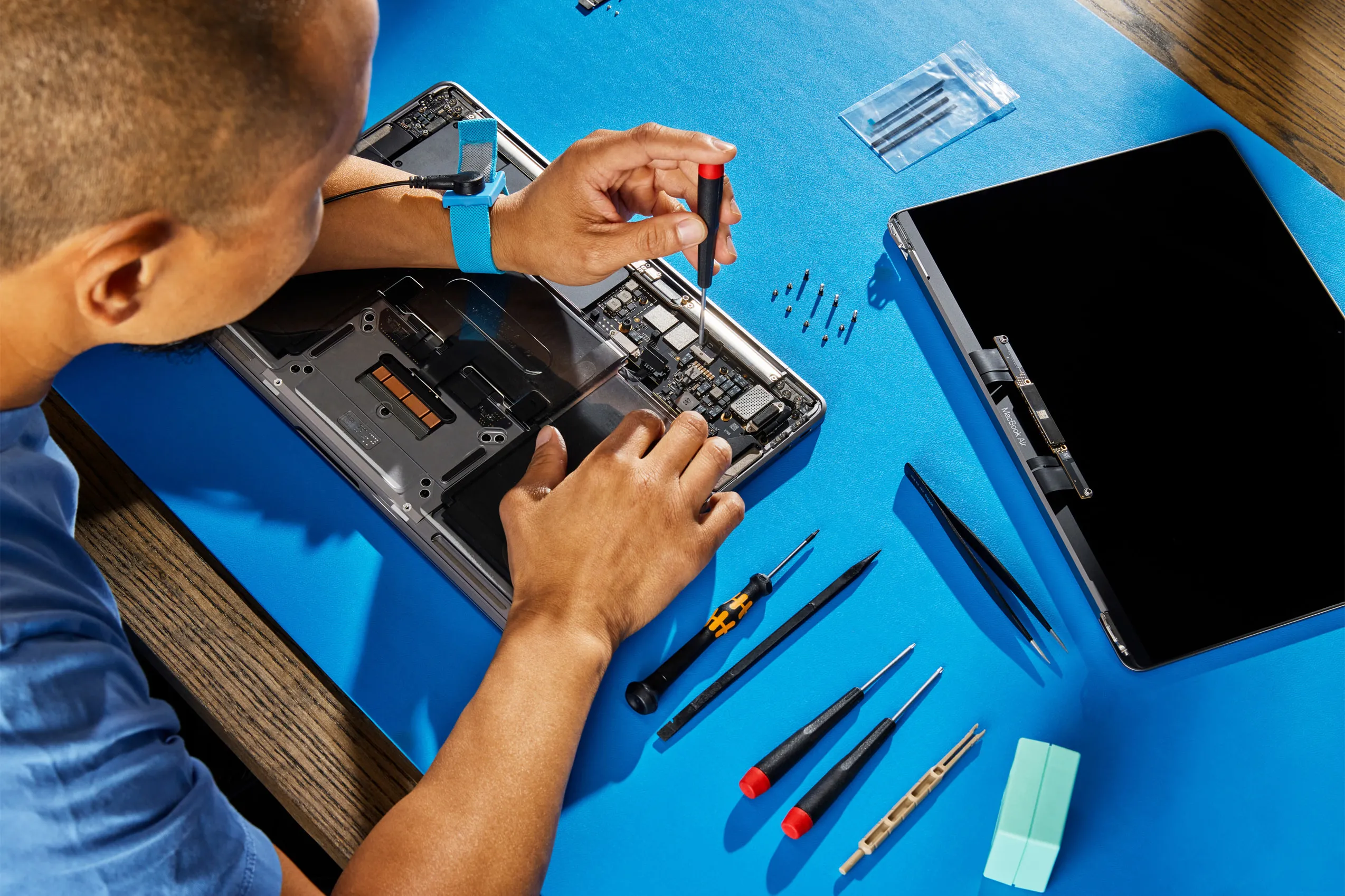 MacBook Air repair at Mx Store Istanbul