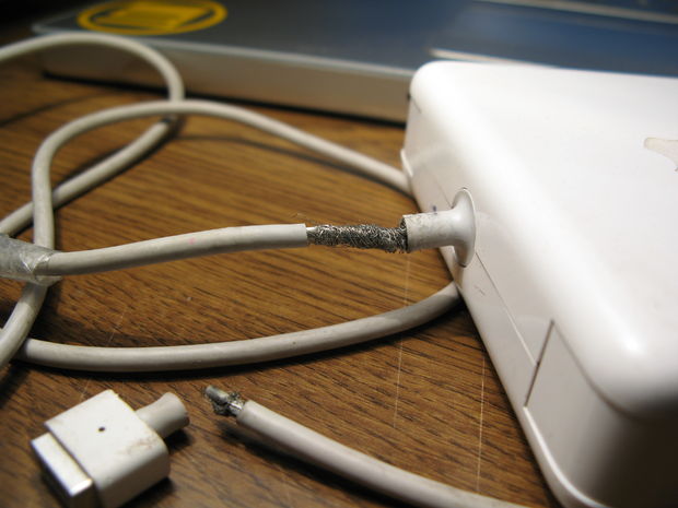 MacBook Şarj Aleti Bozulduysa Ne Yapmalı?