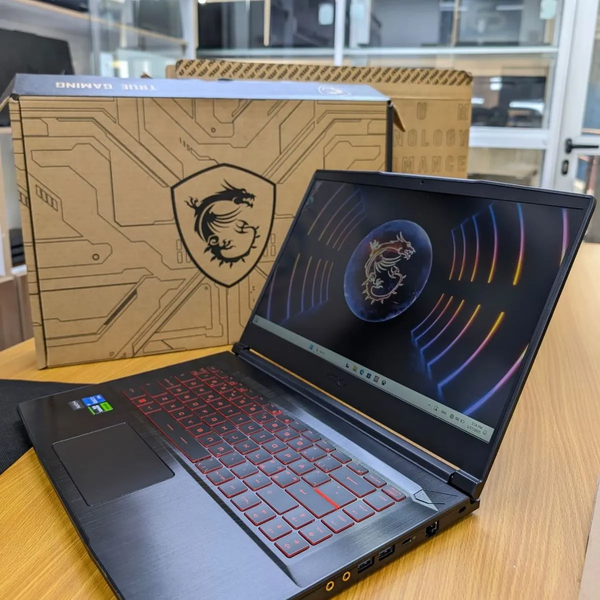 Msi Bilgisayar Menteşe Tamiri