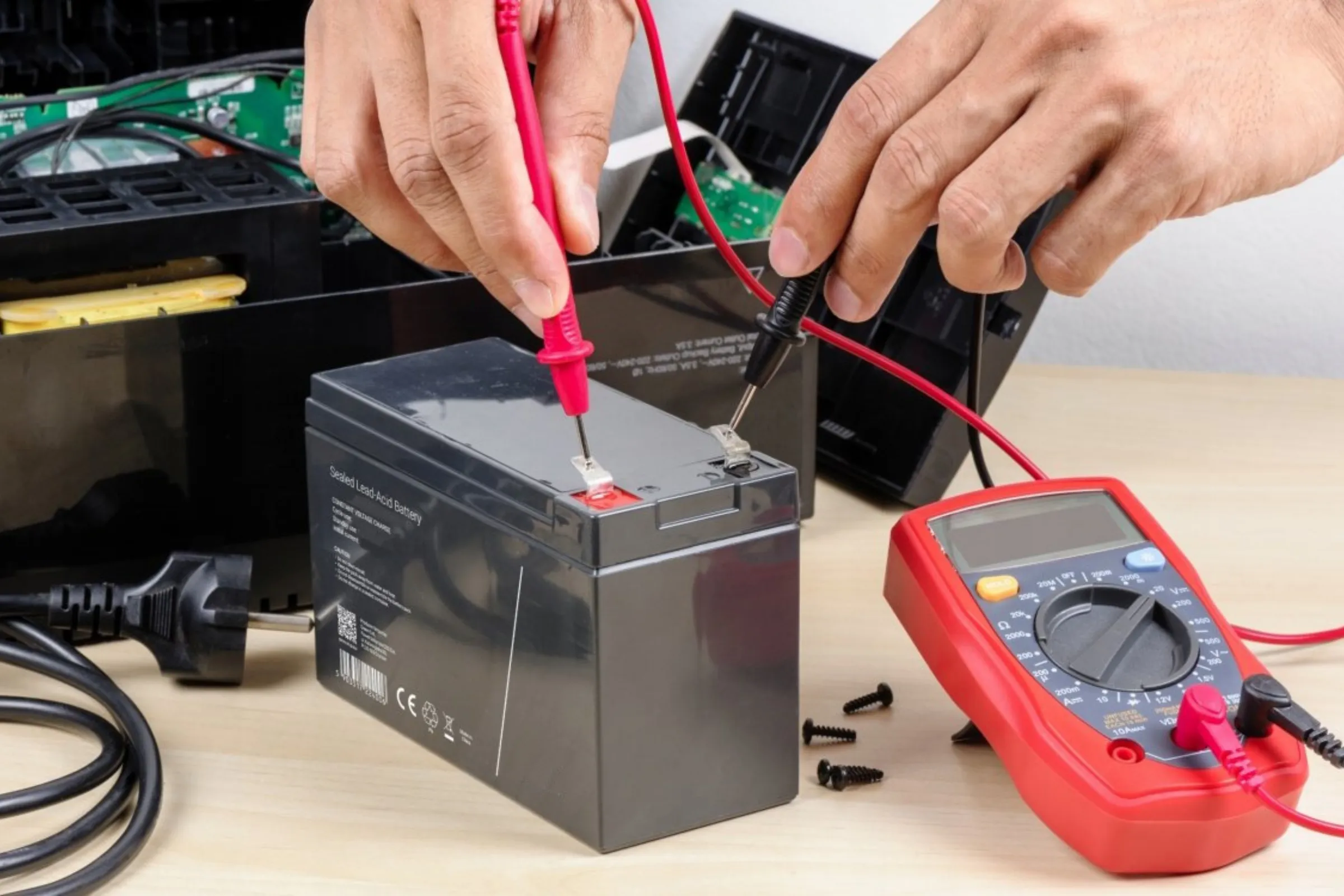 UPS Güç Kaynağı Tamiri | UPS Akü Değişimi & Anakart Onarımı – Mx Store Teknik Servis