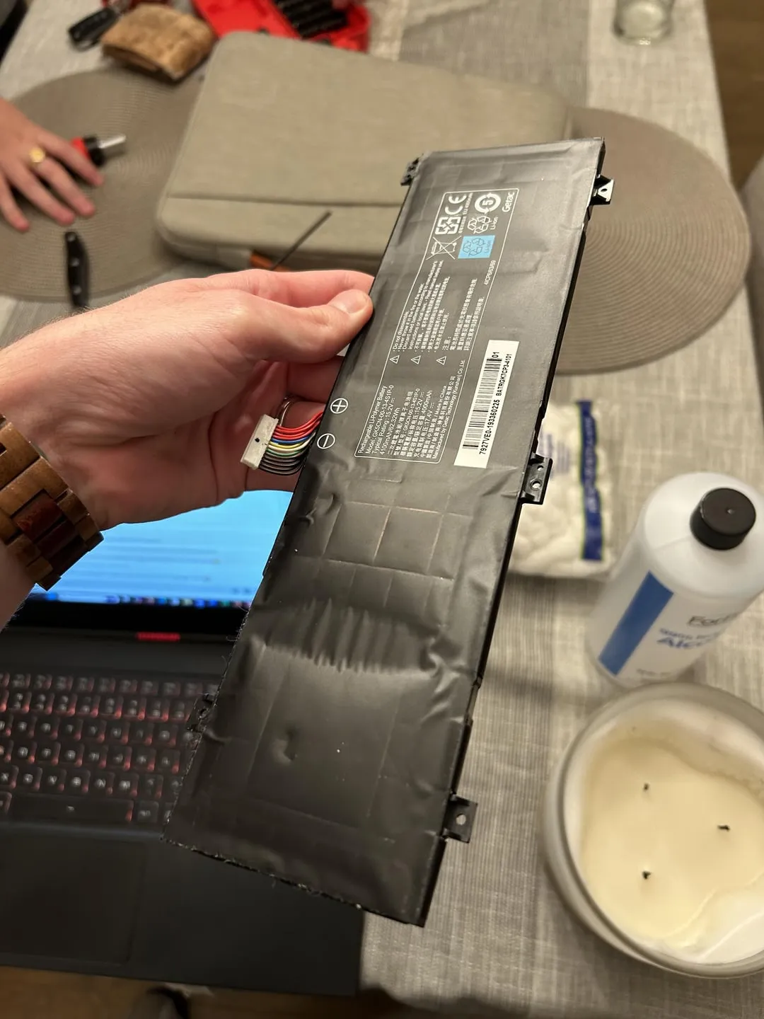 Laptop Batarya Şişmesi